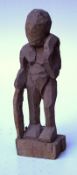 Skulptur eines Stehenden MannesMahagoni Hartholz, unbehandelt, Höhe 32cm.