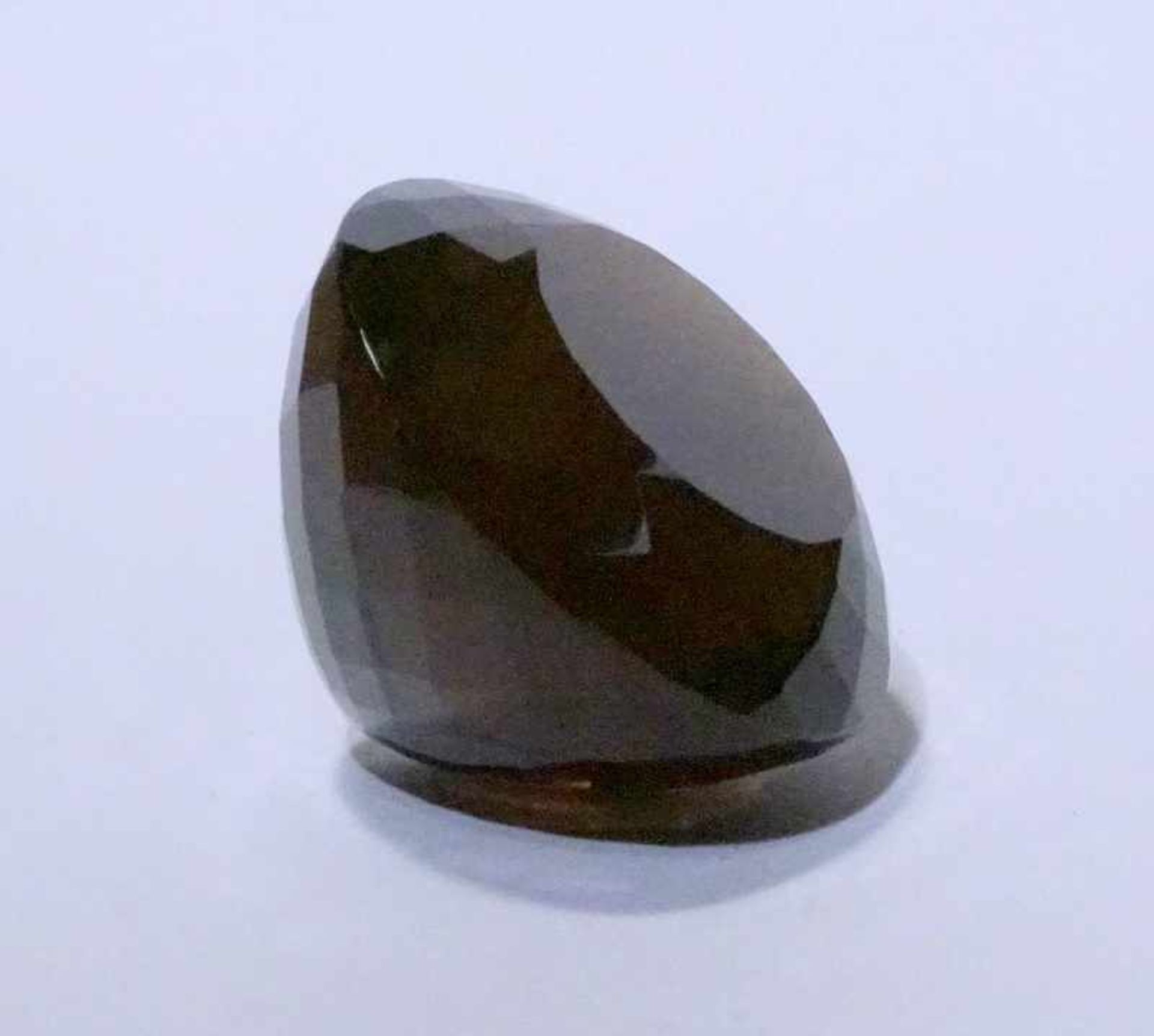 Riesiger Rauchquartz mit Diamantschliff insges. 1290 Karatdunkelbraune halbtransparente Färbung, 6,8