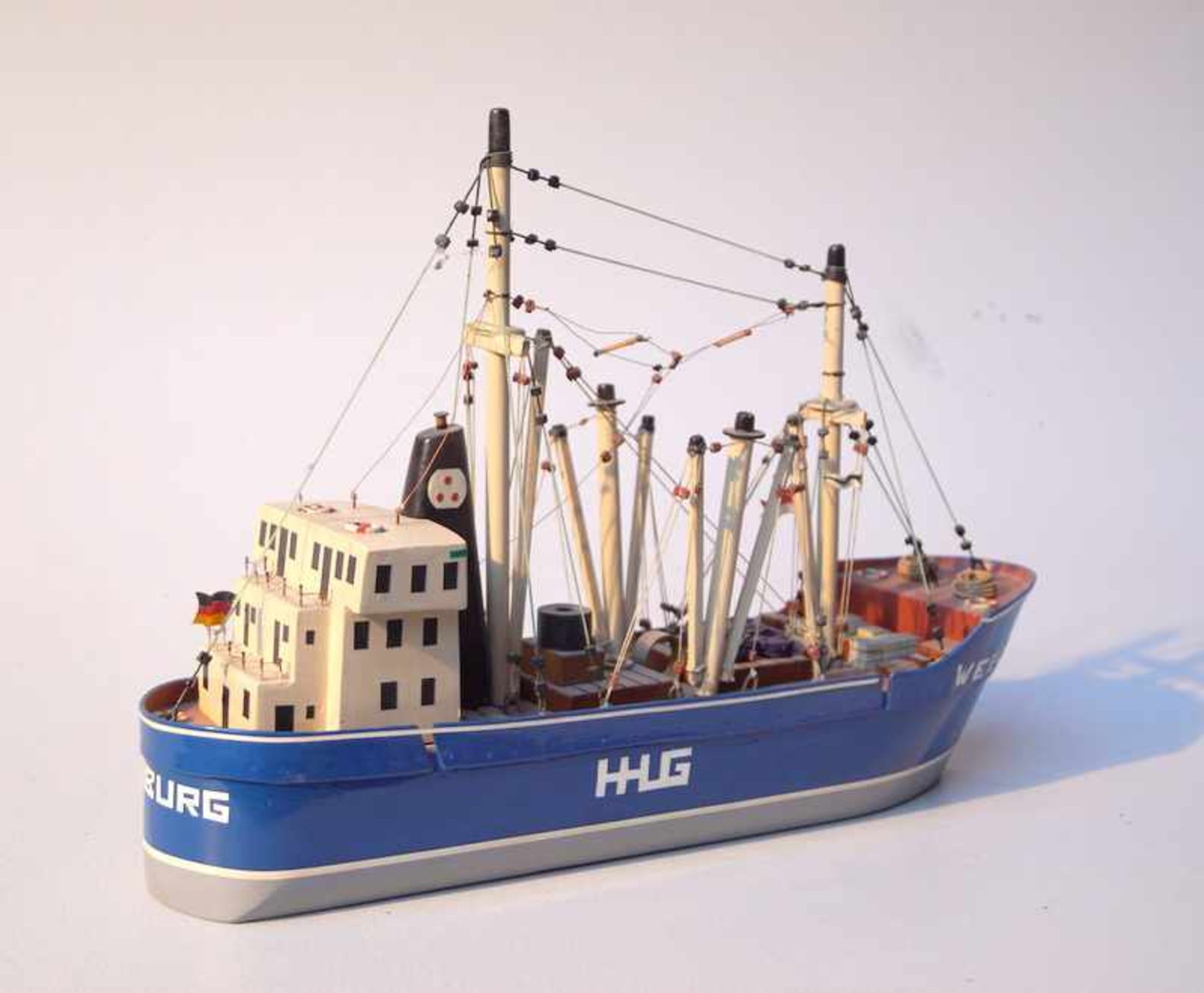 2x Schiffsmodelle "Weser" und "Max VI"Vollholzmodelle mit wenigen Kunststoffaufbauten, nicht - Bild 3 aus 3