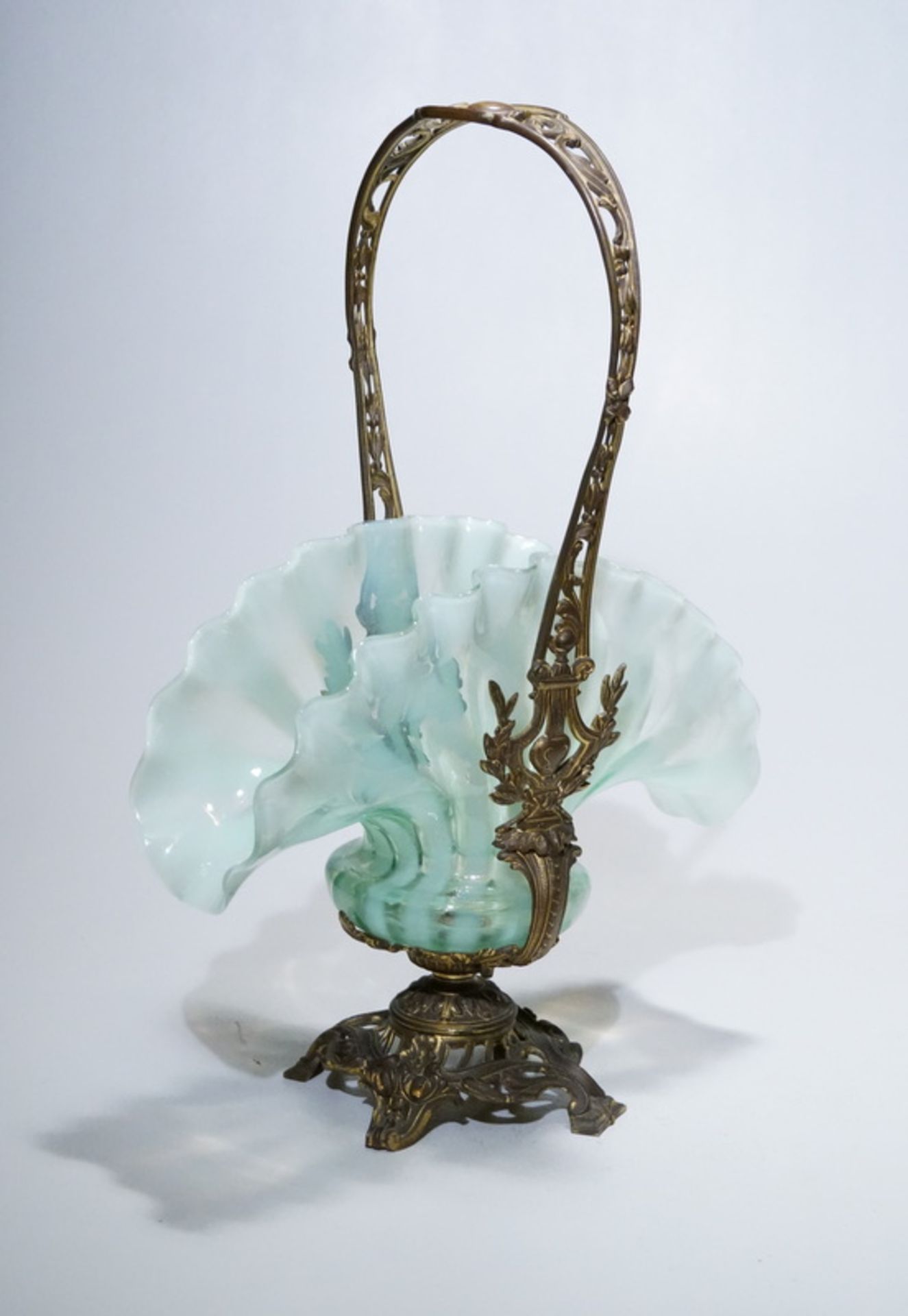 Großer Henkelkorb, Bronze mit Glas, Belle Epoche, um 1900Bronze mit Resten galvanischer
