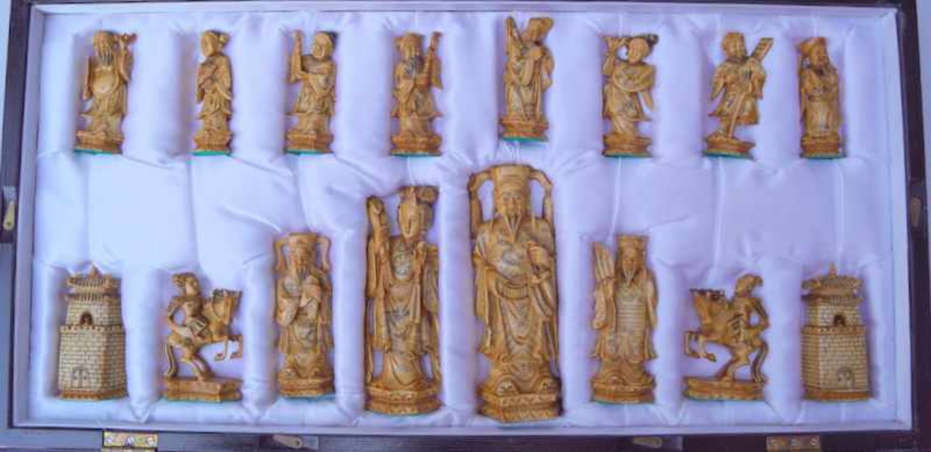 Großes chinesisches Schachspiel, Elfenbein und HolzdieSpielbox aus partiell geschwärztem Holz, die - Image 3 of 4