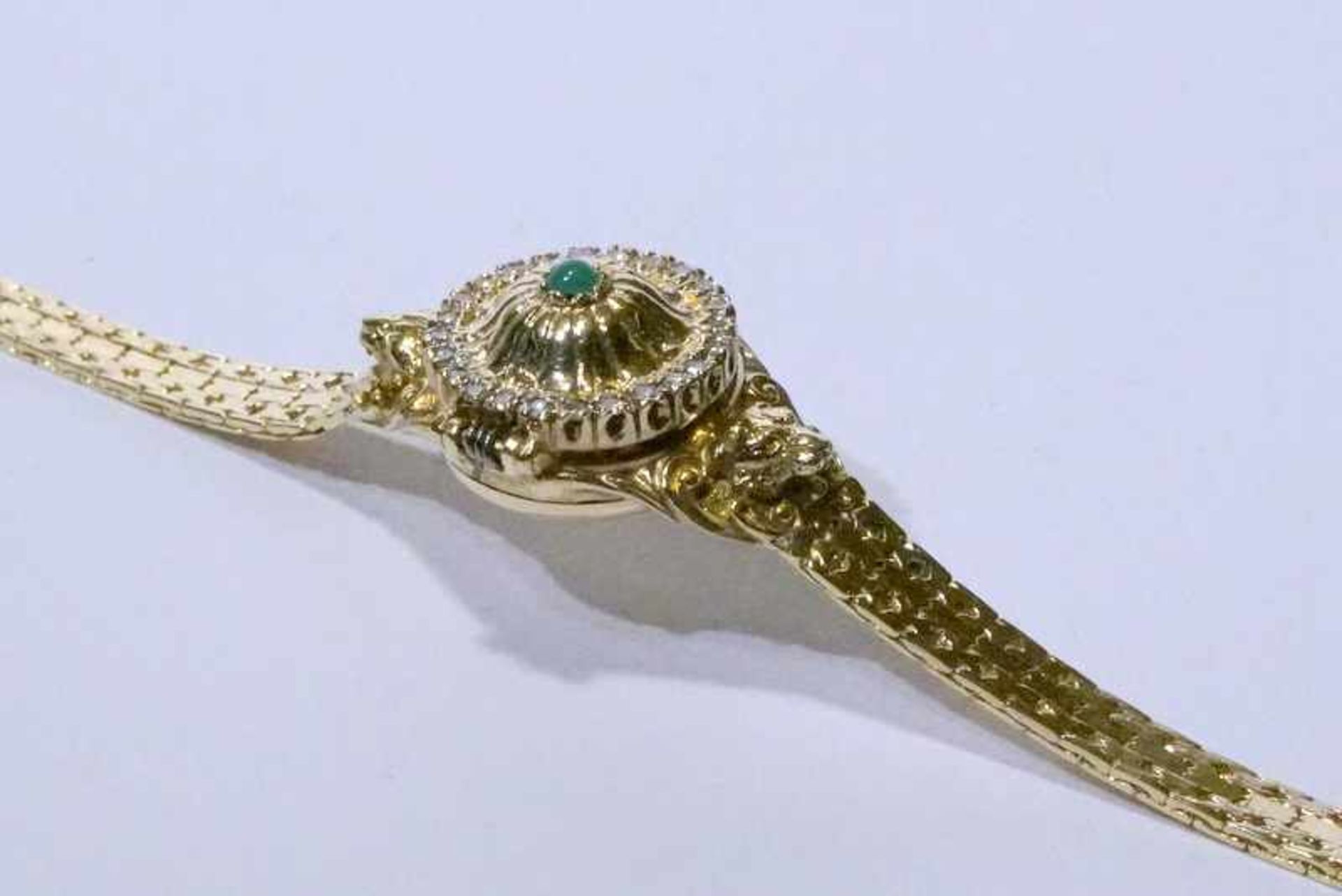 Schmuckuhr von Igor C. Fabergé, 585 GG Diamant und Smargadbes.Sicherheitsschliesse, goldfarbenes