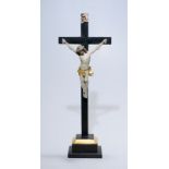 KruzifixVollplastische Schnitzerei, Linde, Christus am Kreuz, teilw. vergoldet, partiell restauriert