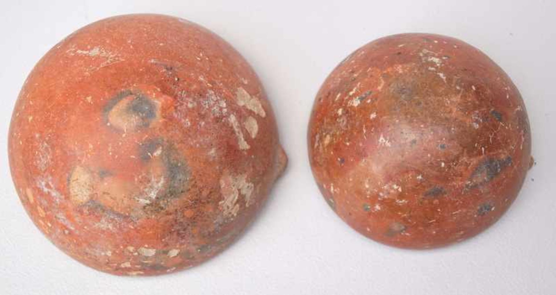 2 Schalen Zypern 300 BC und 600 BcArchaische Periode (Eisenzeit), 2 Rundschalen, orange Scherbe, - Image 2 of 2