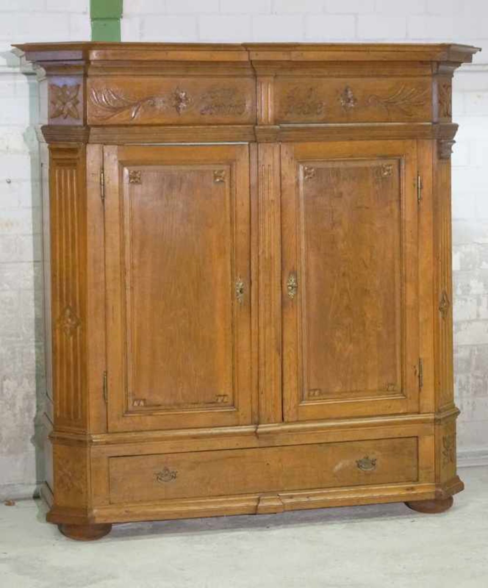 Klassizistischer Dielenschrank, Westfalen, dat. 1818Eiche massiv, 2-türiger Dielenschrand mit