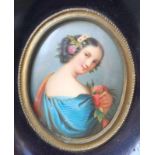 Porträt einer jungen Dame mit Blumen, Biedermeier, um 1830Malerei auf gewölbter Porzellanplatte,
