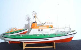 Schiffsmodell "Adolph Bermpohl" und Beiboot "Vegesack"Kiel aus Holz, rest. Kunststoff, teilw.