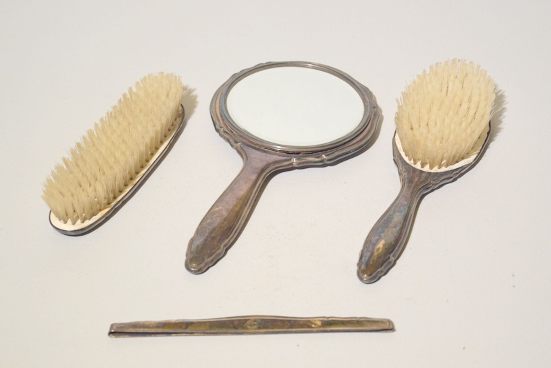 Hermann Bauer, Silberwarenmanufaktur (Schwäbisch Gmünd): Toiletten Set, 4 tlg., 835er