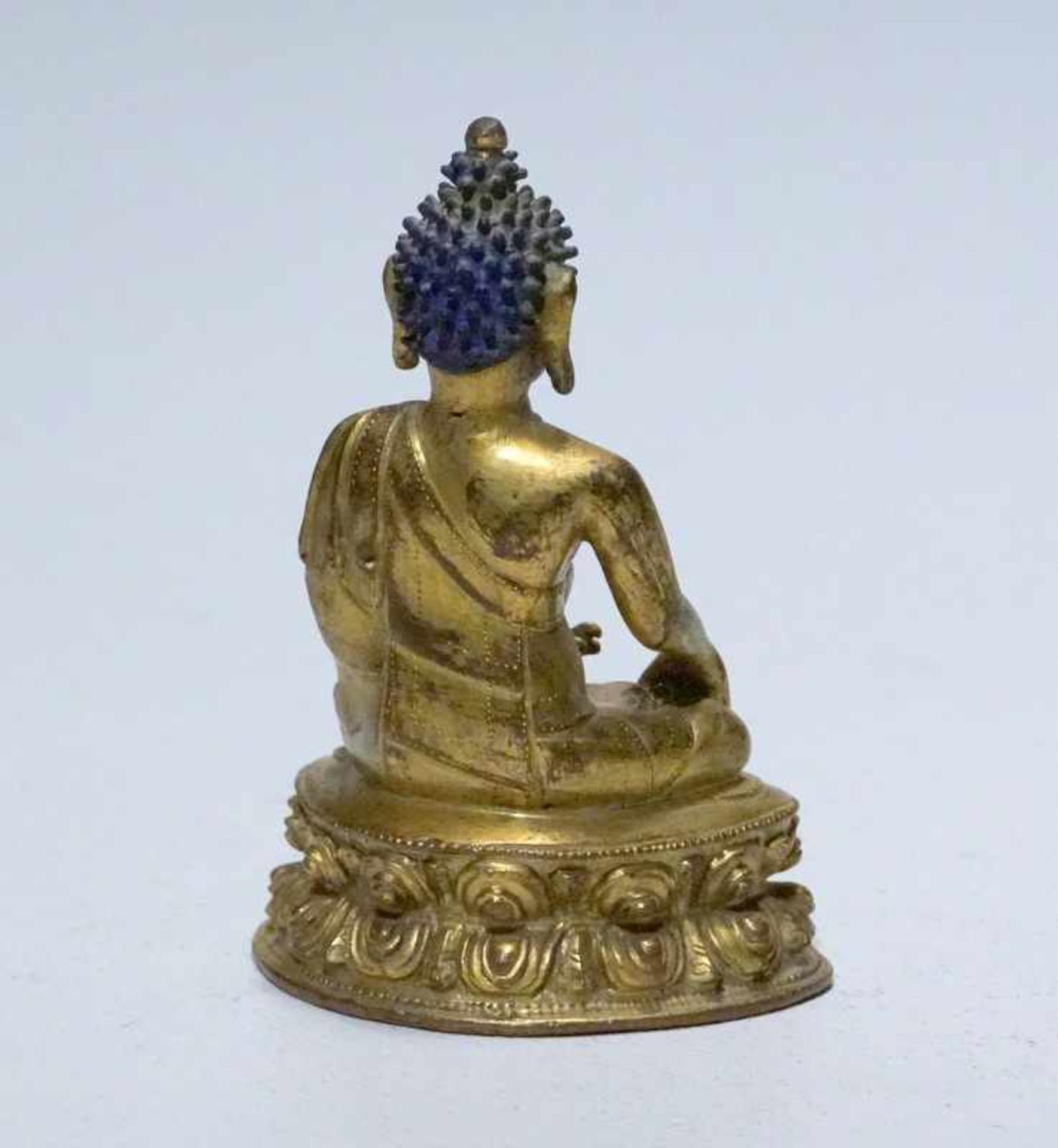 Buddha Amitayus Bronze feurvergoldet, Tibet, 16. Jhd.Amtitayusw (tib. Tsepgame) im Diamantsitz auf - Image 2 of 3