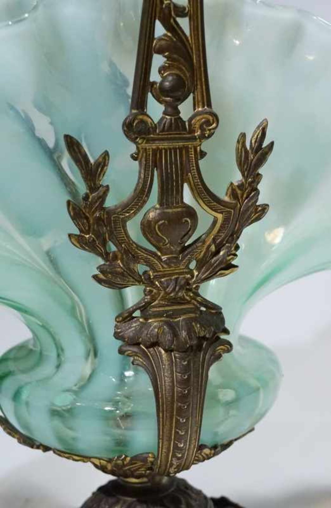 Großer Henkelkorb, Bronze mit Glas, Belle Epoche, um 1900Bronze mit Resten galvanischer - Bild 2 aus 2