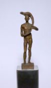 Rösner, Christian (1969 Bamberg -lebt in Nürnberg -div Austell. Und Preise): Bronze "Mann trägt