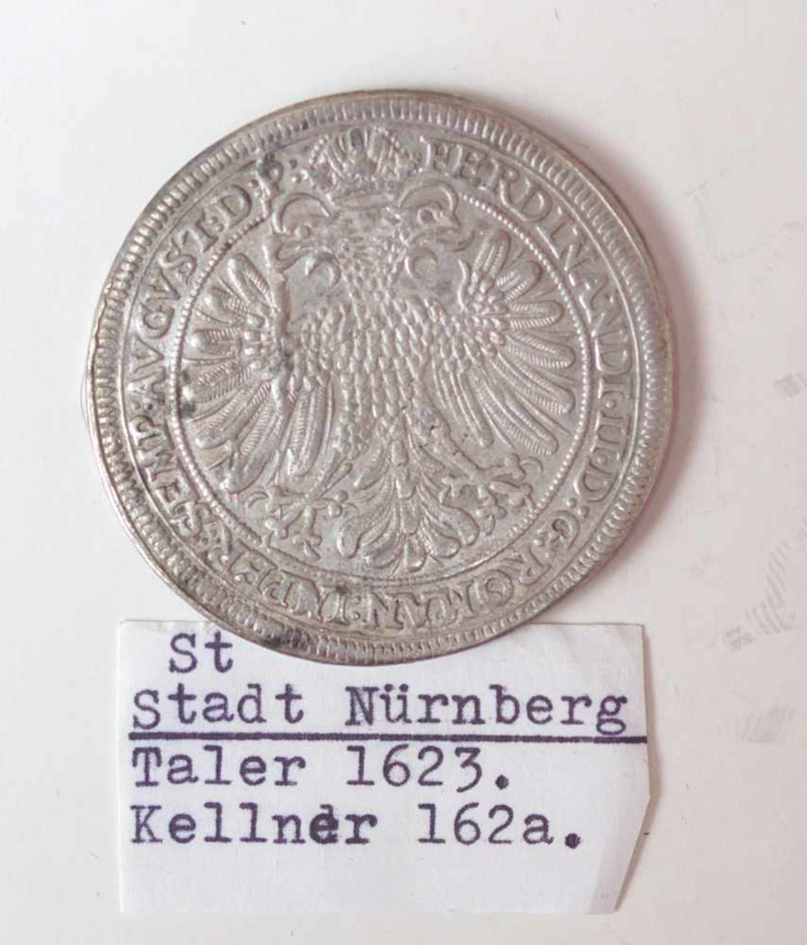 Stadt Nürnberg, Taler von 1623VS: Drei Wappen in Kartuschen zwischen Jahreszahl 1612, Umschrift:
