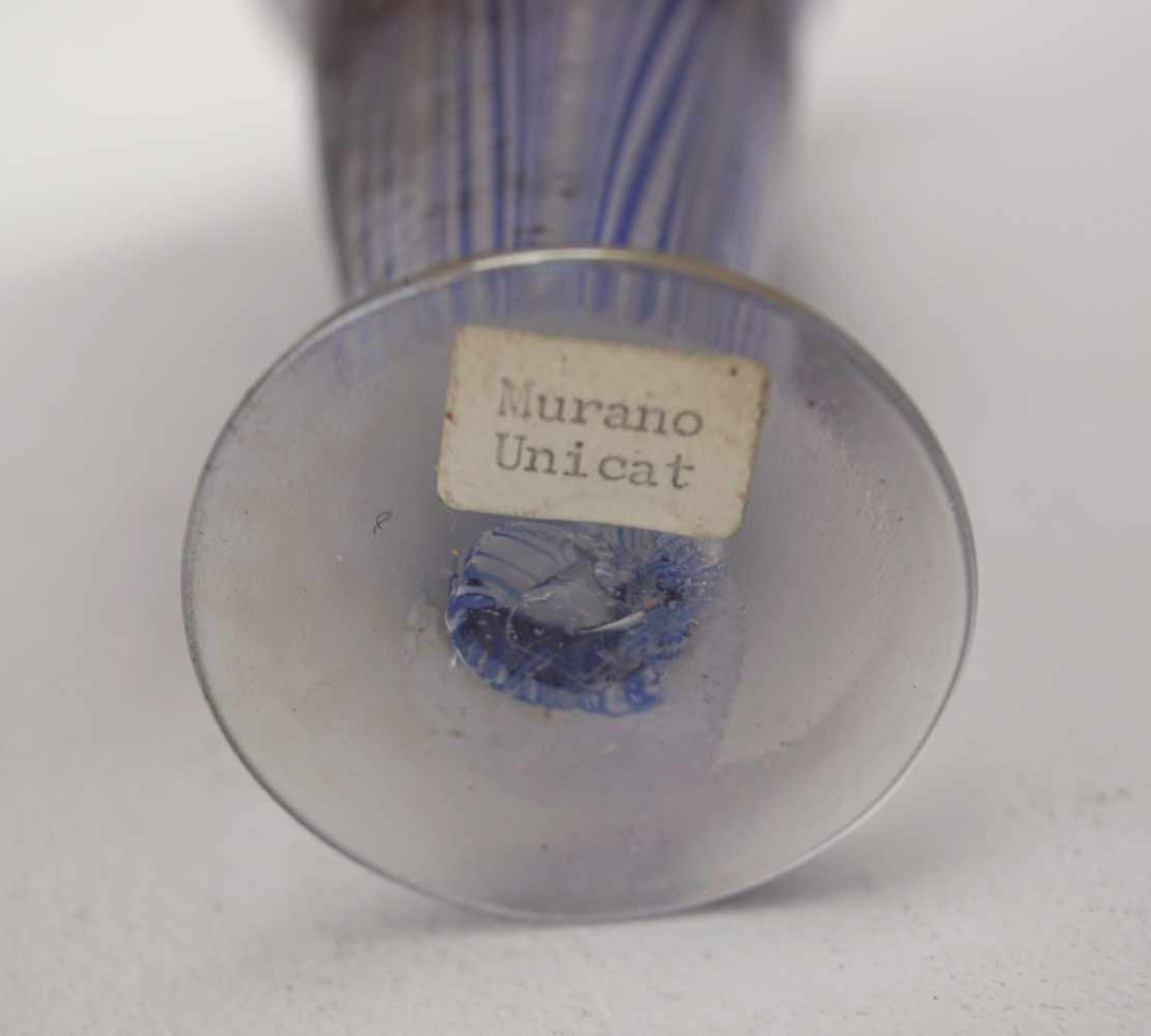 Antike Vase, Fadenglas, Italien, 18. Jhd.Farbloses Glas mit blauen, einegschmolzenen Fäden in - Bild 3 aus 3