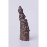 Hornschnitzerei einer indonesischen Gottheit, Bali, 20. Jhd. Womöglich Horn eines Steinbocks o.Ä.,