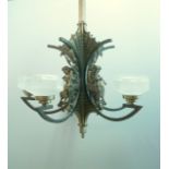 Art Déco Deckenlampe mit musizierenden Satyrdatrstellungen Originale Milchglasschirme, komplett,