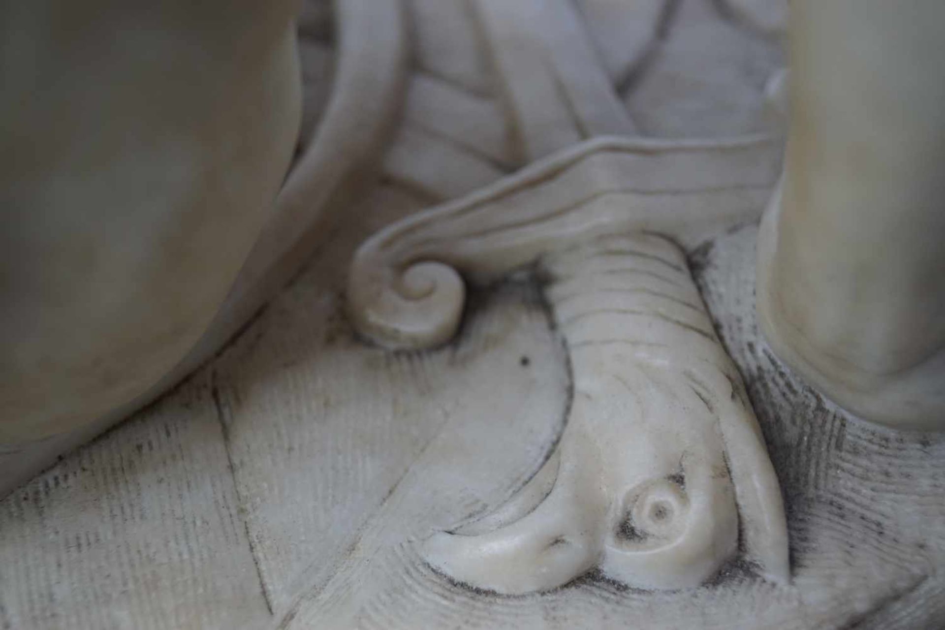 Sterbender Gallier - Alabaster, Italien 18./19. Jhd.Natürlicher Alabaster, gehauen, Kopie nach dem - Bild 3 aus 3