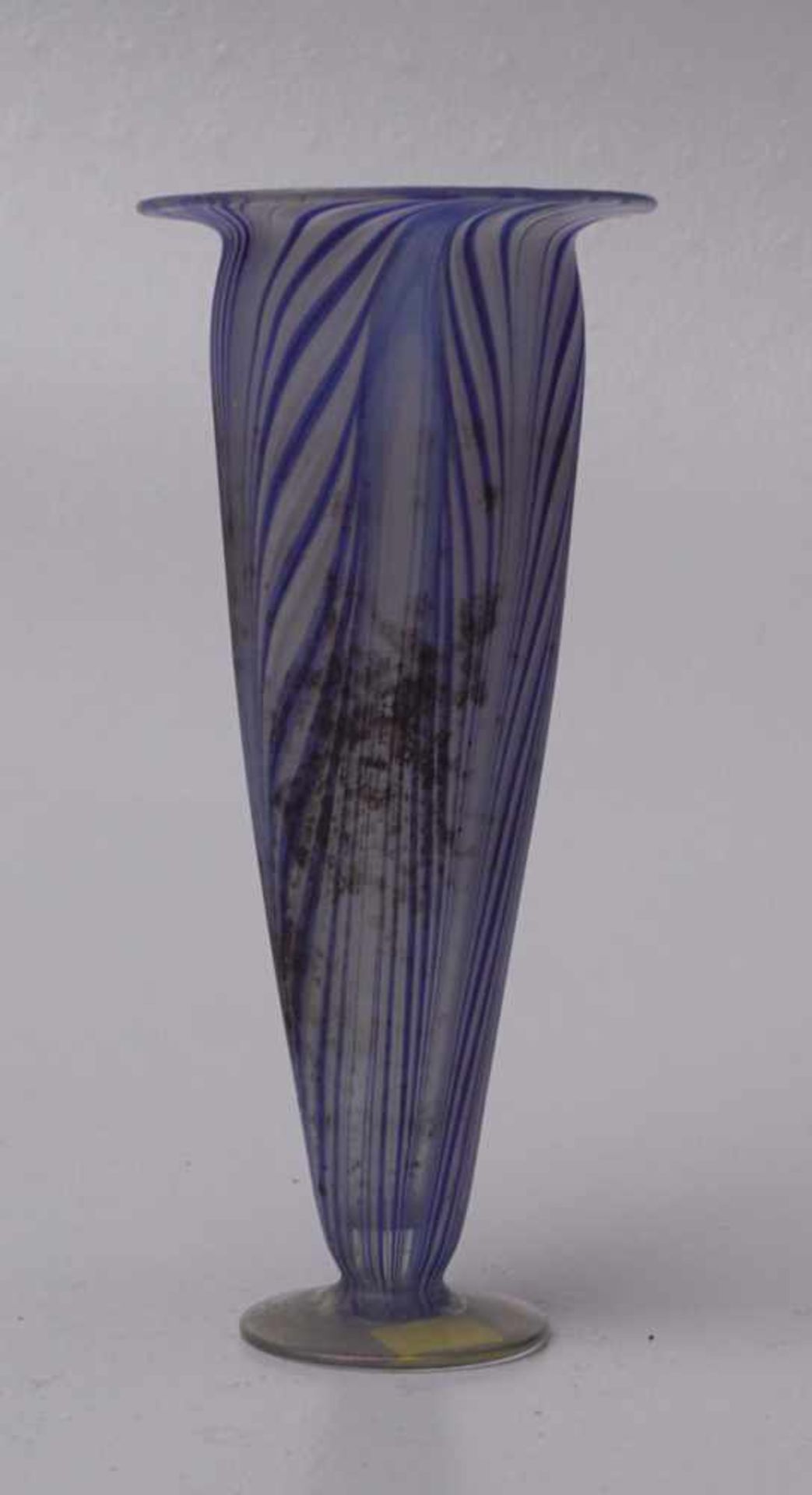 Antike Vase, Fadenglas, Italien, 18. Jhd.Farbloses Glas mit blauen, einegschmolzenen Fäden in