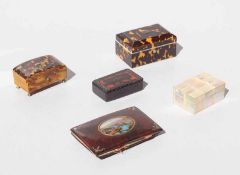 Sammlung von Miniaturdosen, um 1900Verschiedene Materialien, Schildpatt, Zelluloid, Lack,
