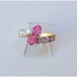 Spannring mit pinken Rubinen in Bicolor-Optik, 585, Gesamtkaratzahl ca. 0,48 ct2 x ca. 0,4 ct Rubine