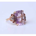 Jugendstil Ring mit Amethyst, um 1900Amethyst im Kissenschliff, Maße: 11 x 16mm, Schiene und