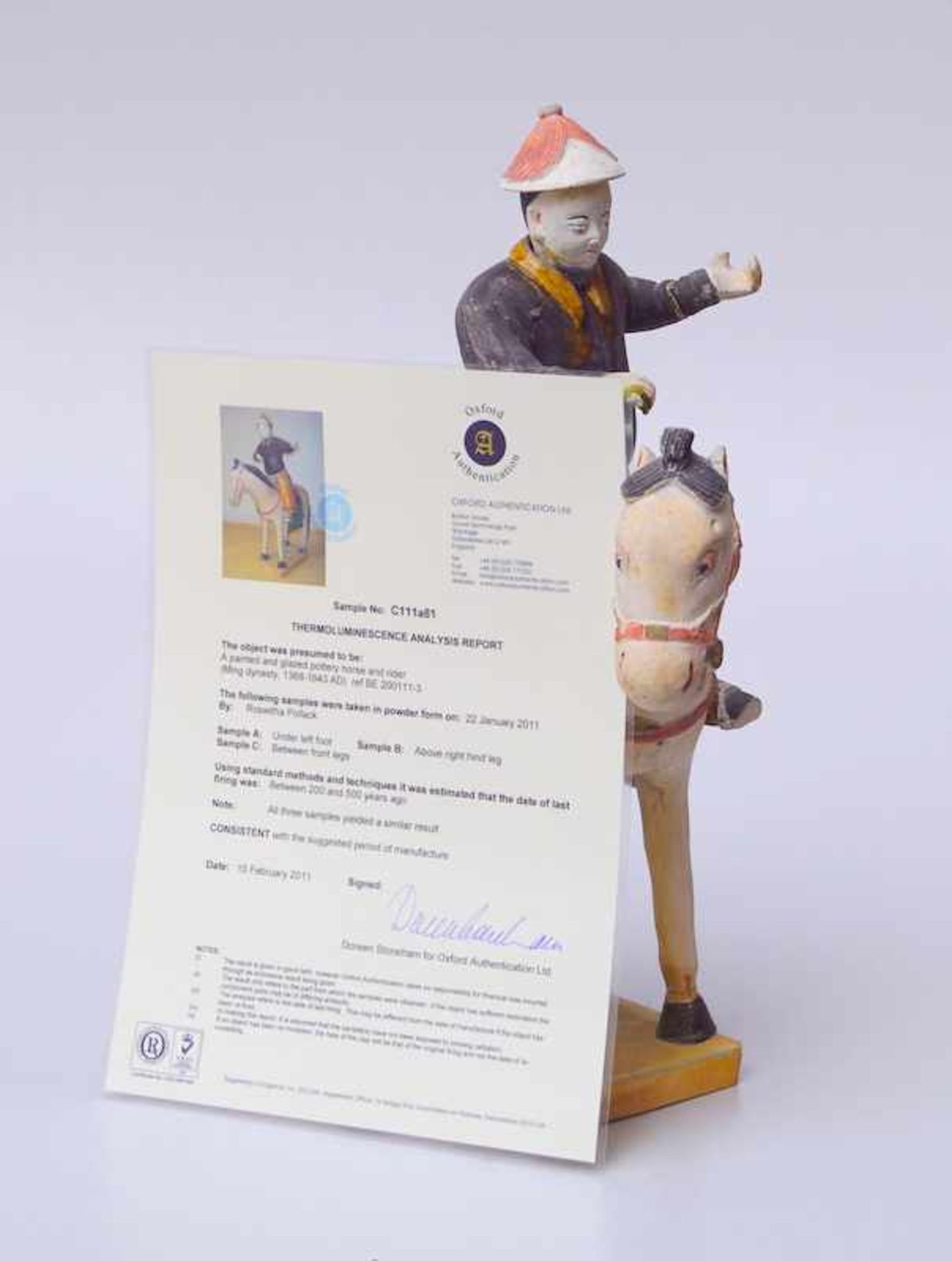 Pferd und Reiter, wohl Ming Dynasti, chin. GrabbeigabeGraue Keramikartige Scherbe mit Sancai - Image 2 of 2