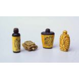 Konvolut Snuffbottles, China, wohl um 1900Bein, zwei mit erotischen Darstellungen, zwei in