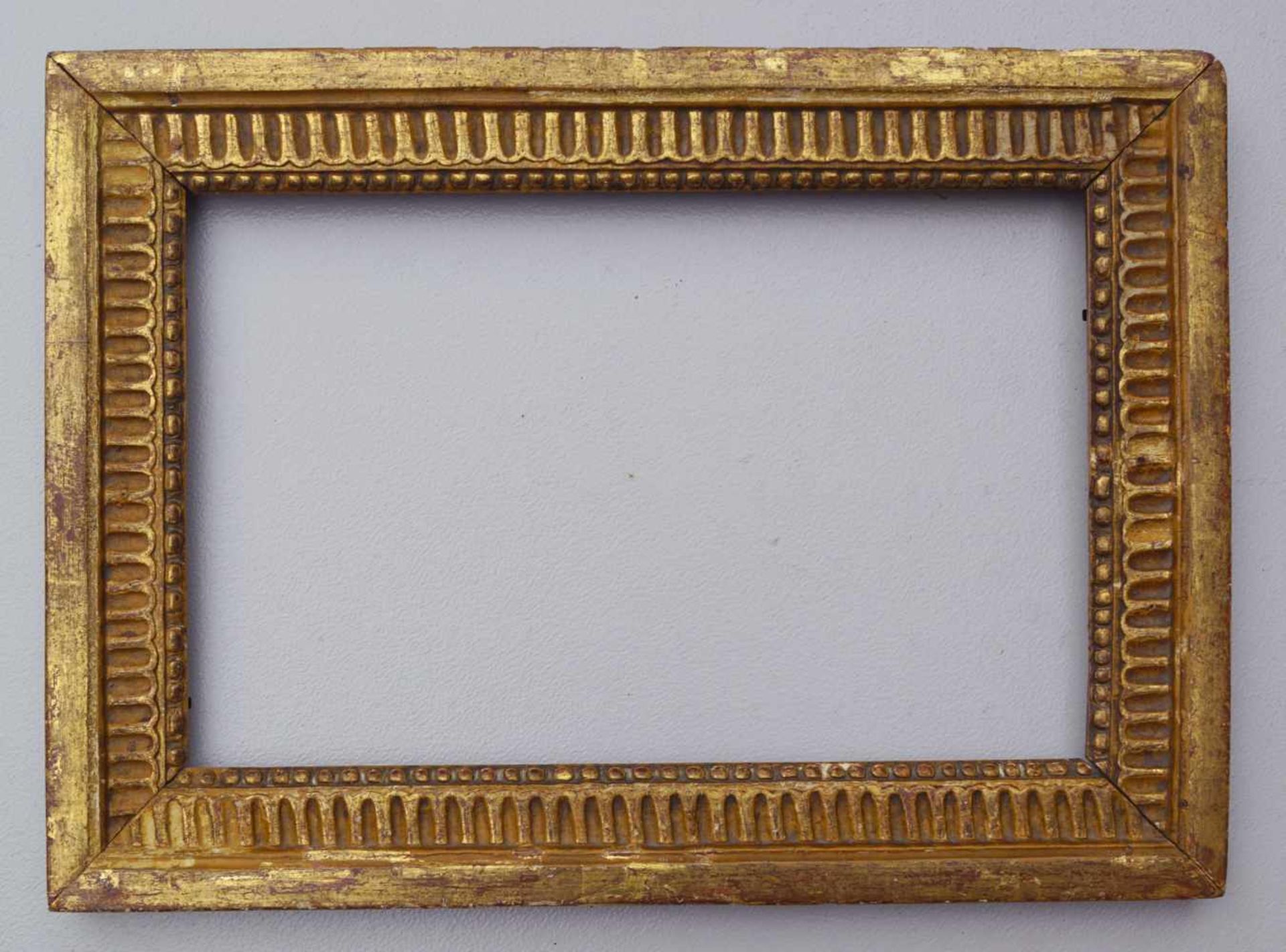Rahmen des Louis XVI., um 1800Holz, geschnitzt, gefasst, polimentvergoldet, Eckverbindungen