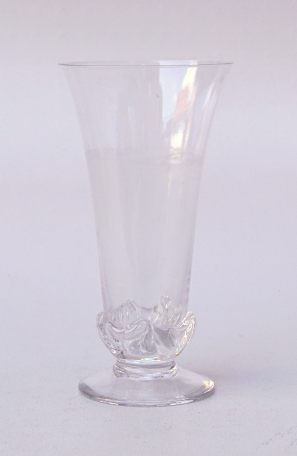 Daum, Nancy: Vase, Frankreich, 20. Jhd.Konisch zusammenlaufende Vase aus Kristallglas, mit