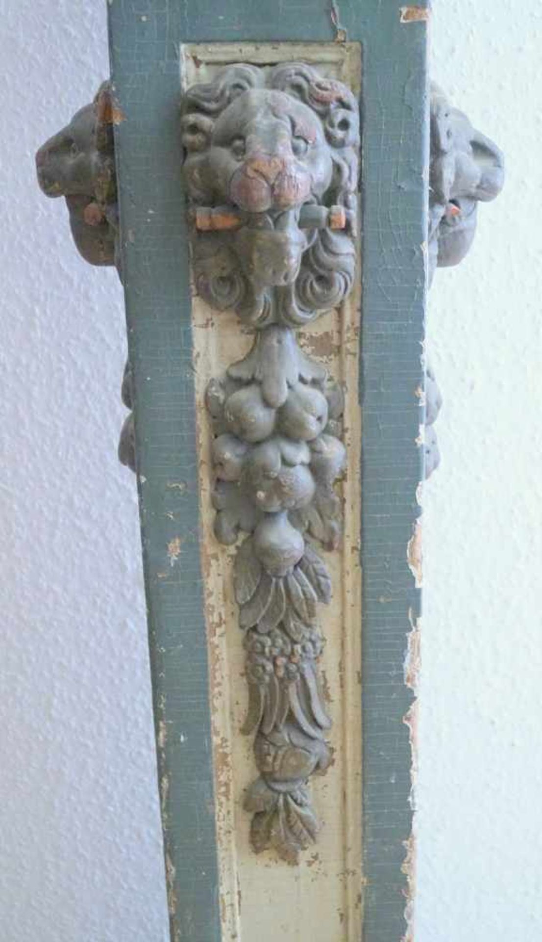 Pfosten, Postament, Renaissance-Stil, 19. Jhd.Weichholz geschnitzt und gefasst, dekoratives Objekt - Image 2 of 2
