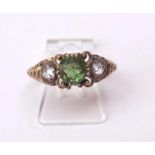 Diamant Peridot - Ring 19. Jhd.Zentraler Peridot im Rosenschrliff (ca. 0,7cm Durchmesser)