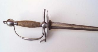 Duell-Rapier um 1700, Eisen geätzt und ziseliertHandhabe mit Umwicklung aus Kupfergarn,
