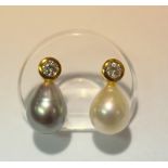 Paar Ohrstecker, 750 GG mit Perle und zus. ca. 1 ct Brillanten Eine graue und eine weiße