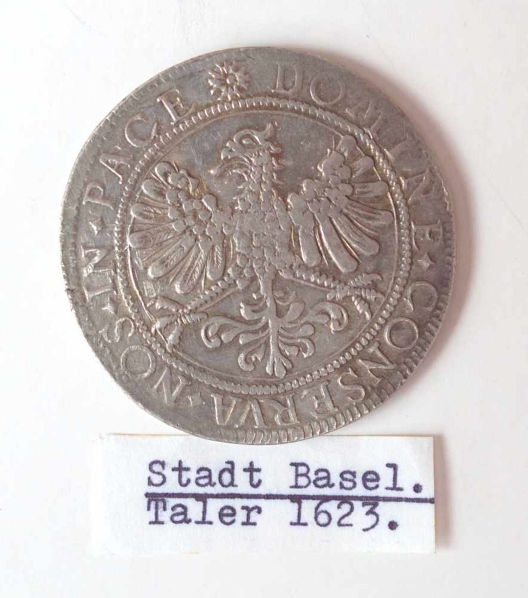 Stadt Basel, Taler von 1623VS: nach links gerichteter schwarzer Krummstab (Baselstab) als Wappen der