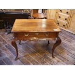 Antique Dutch centre table in Walnut and oak, on cabriole legs with single drawer
