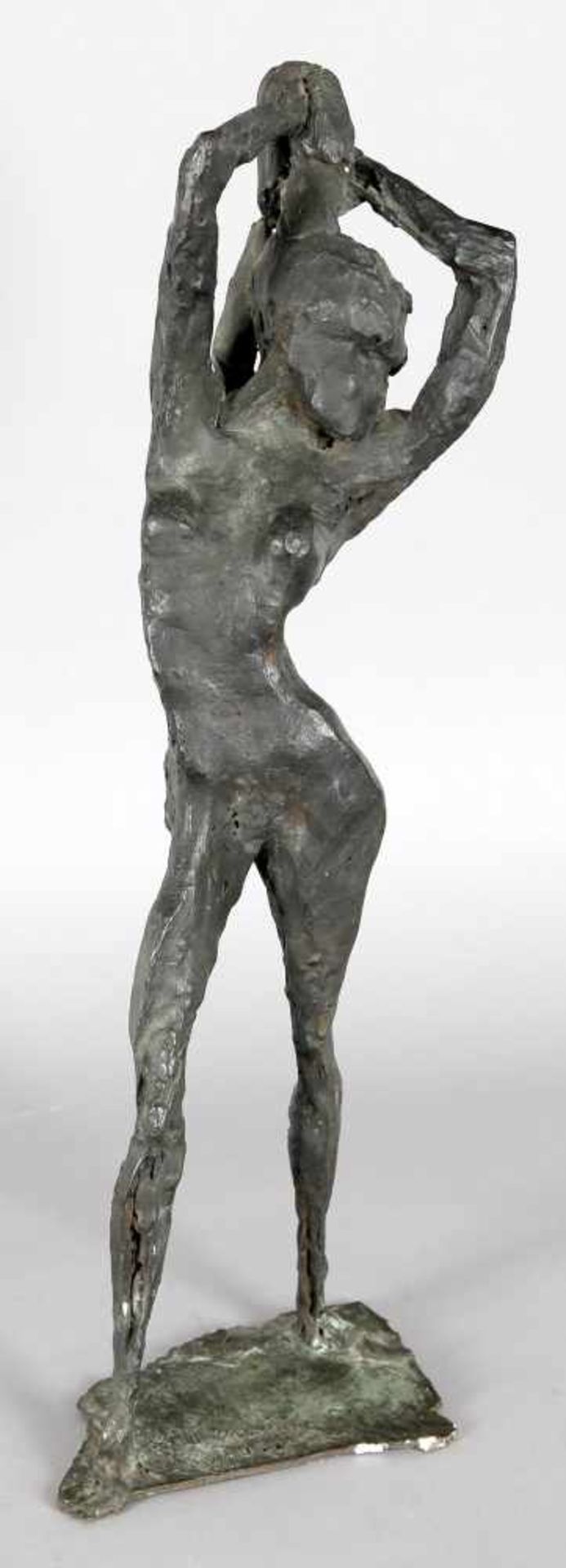 Hans Schröder (Saarbrücken 1930-2010 Saarbrücken)Frau mit Pferdeschwanz, 1982, Bronze, H: 57 cm, auf