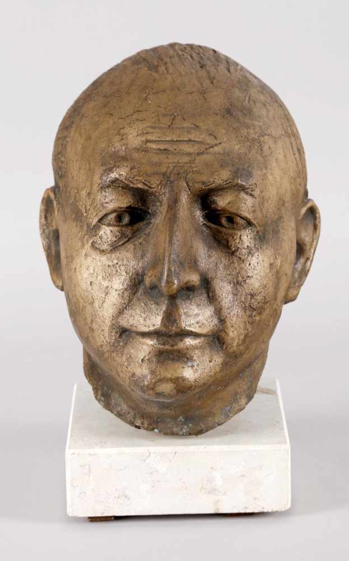 Porträtkopf eines Mannes aus Bronze, Mitte 20. Jh.braun-goldfarbene Patina, Überlebensgröße auf