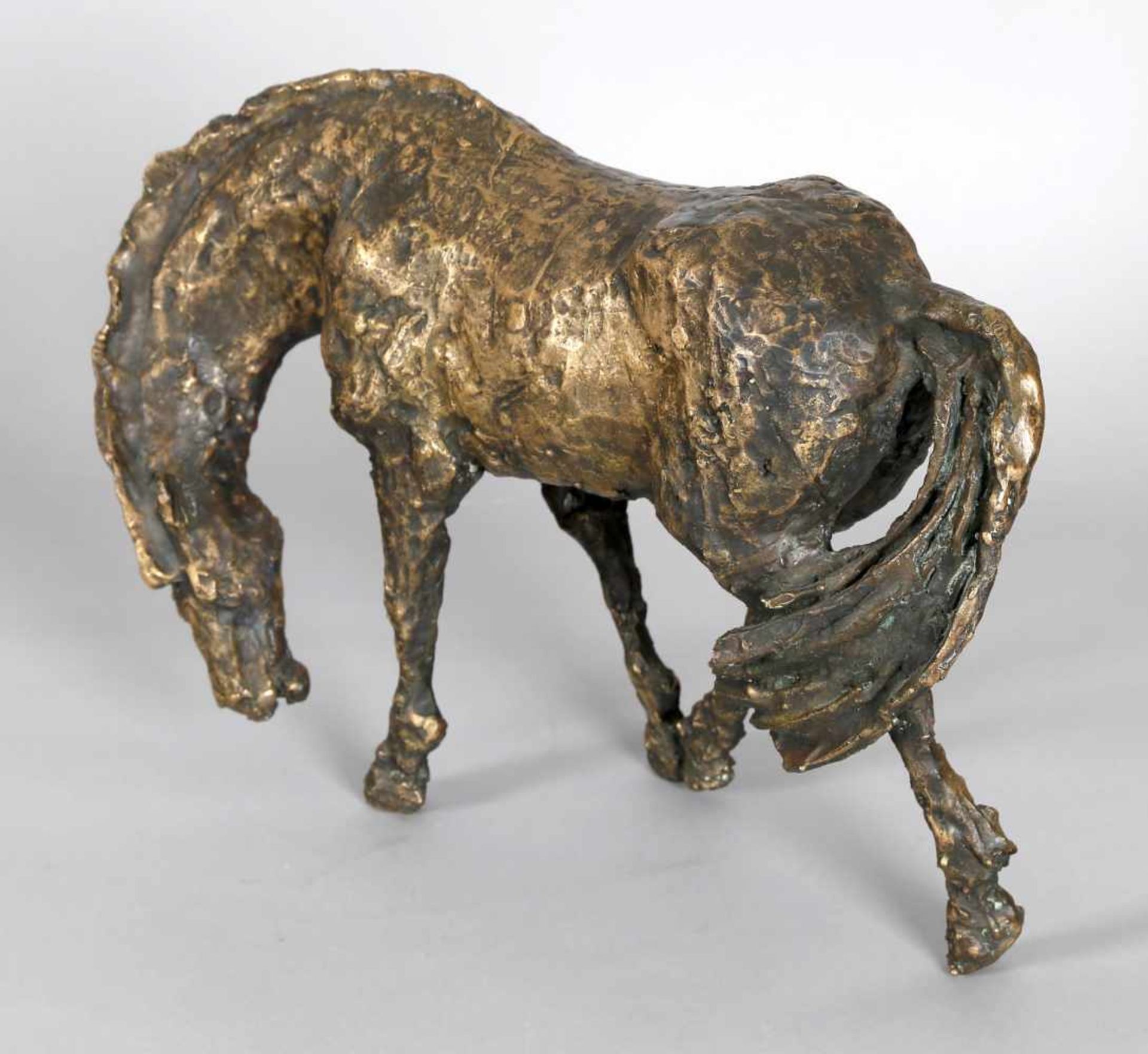 Hans Schröder (Saarbrücken 1930-2010 Saarbrücken)Grasender Hengst, 1979, Bronze, L: 40 cm, H: 28 - Bild 2 aus 2