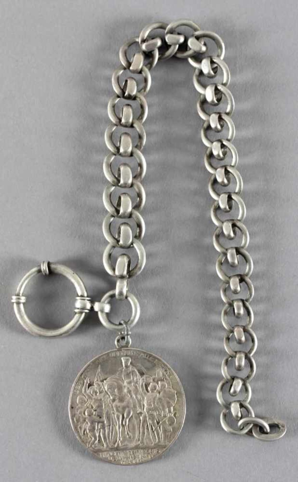 Uhrenkette Silber, deutsches Reich, 1913Rundpanzerkette mit 3-Mark-Silber-Münze und Prägung zur