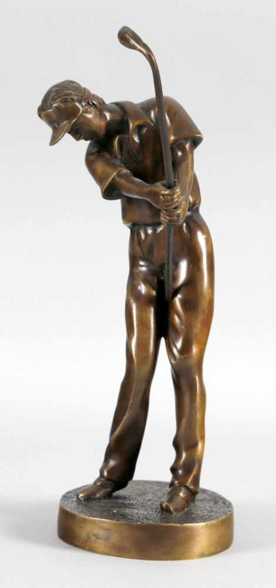 Bronzefigur eines Golfers, 1. H. 20. Jh.auf der runden Plinthe montiert, schöne goldbraune Patina,