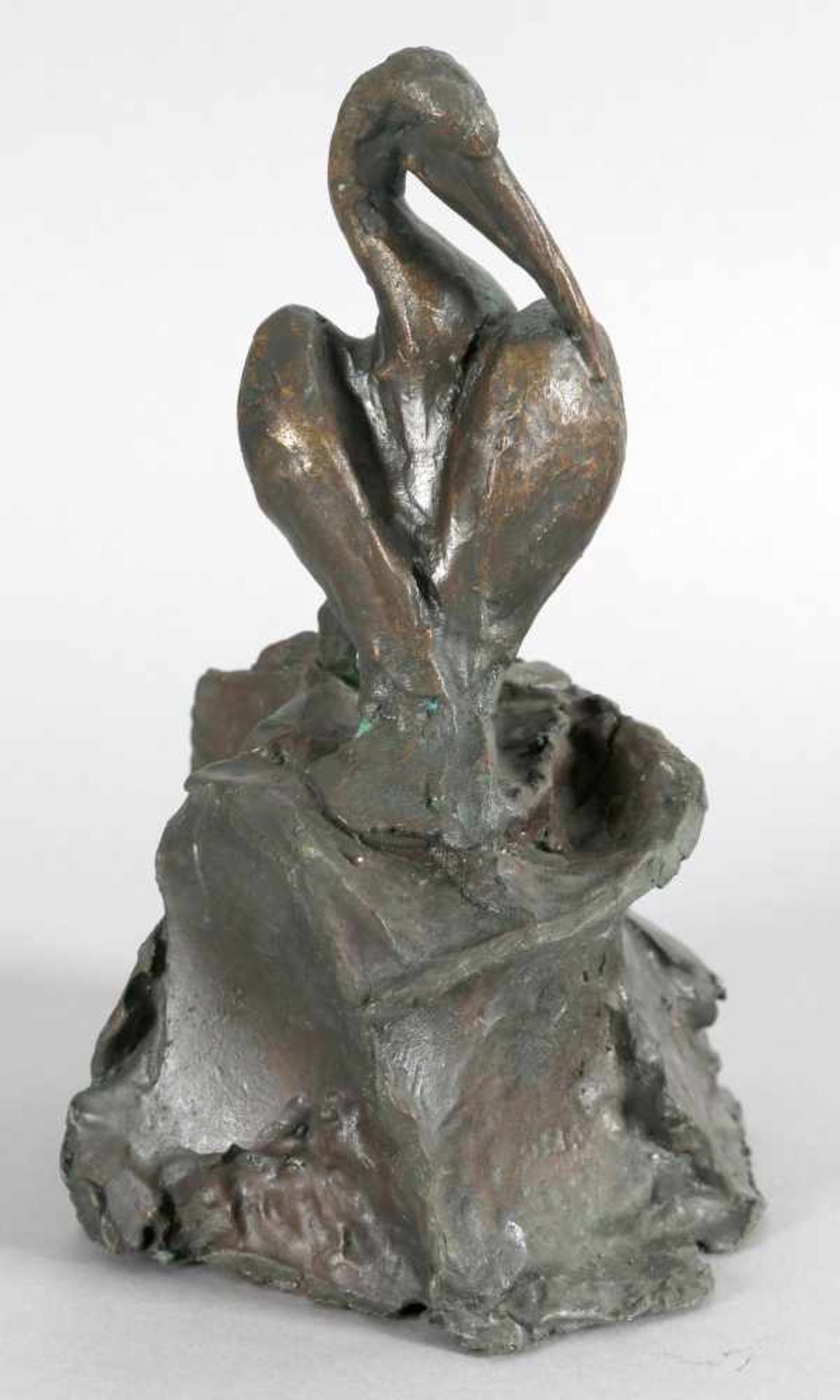 Hans Schröder (Saarbrücken 1930-2010 Saarbrücken)Pelikan auf Felssockel, Bronze, vermutlich um 1970,