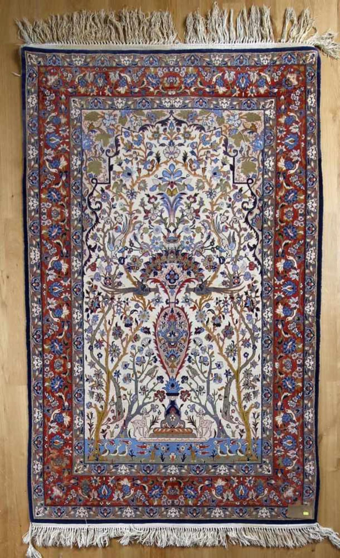 Sehr feiner Isfahan, Korkwolle auf Seide, Persien, 1980er Jahrein Pastelltönen, unter dem Mihrab ein