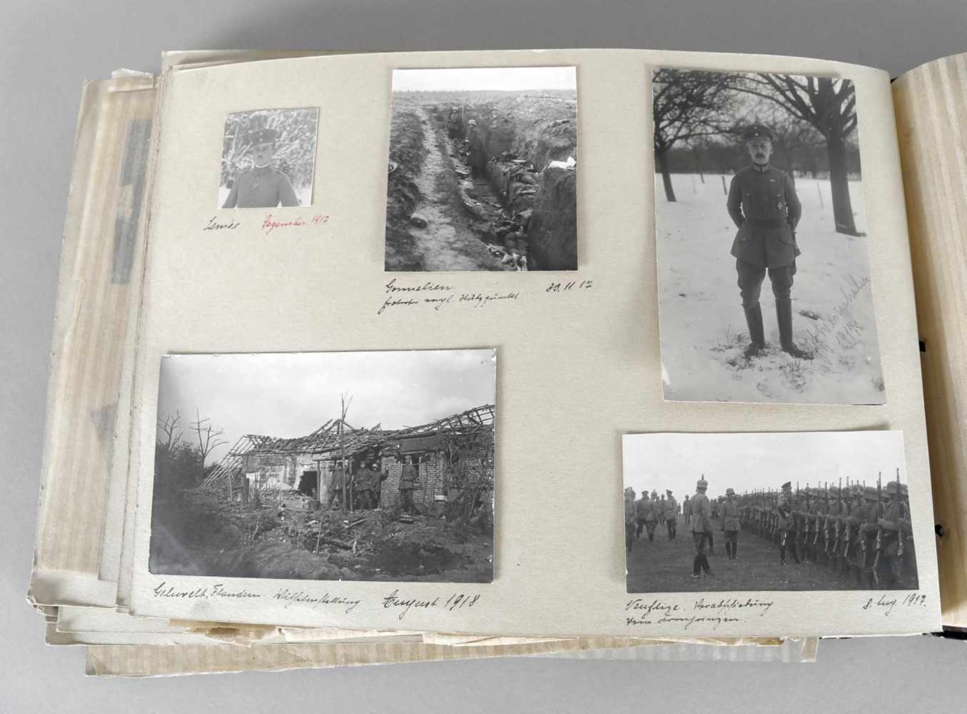 Fotoalbum 1. WK, 1915-1918O-Album im Querformat mit weit über 200 eingeklebten Bildern in s/w, - Image 4 of 4