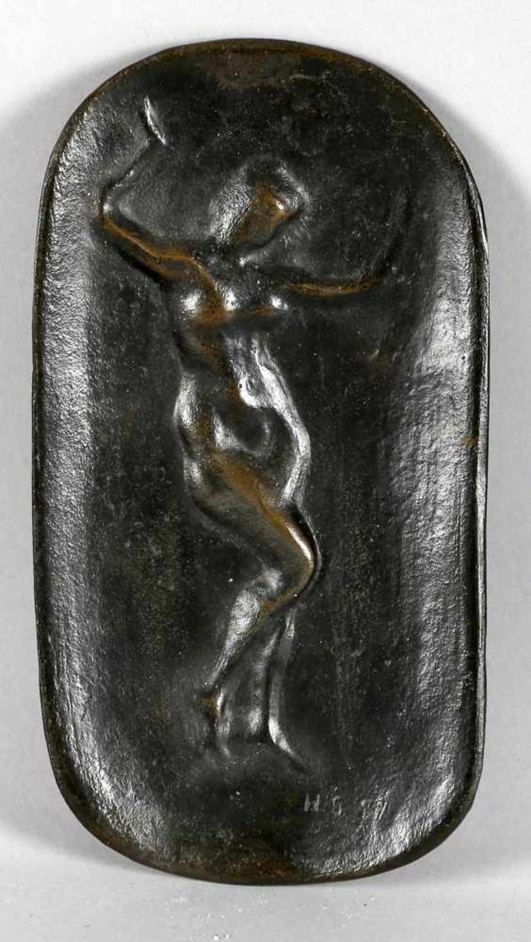 Hans Schröder (Saarbrücken 1930-2010 Saarbrücken)Ovale Reliefplatte, Stehender Frauenakt, Bronze mit