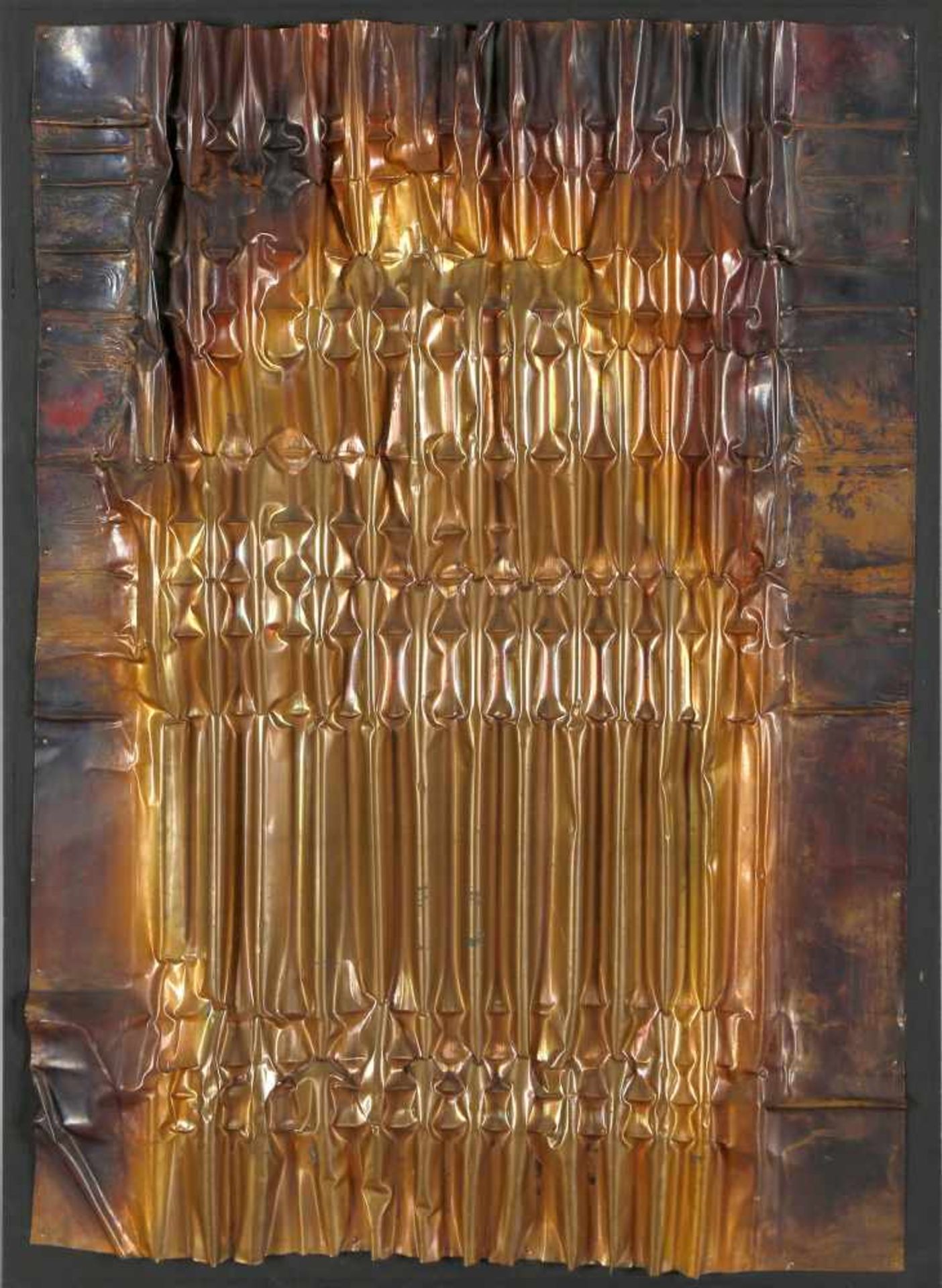 Horst Linn (* Friedrichsthal 1936)Kupferrelief, auf Holzplatte montiert, getrieben, gestaucht,