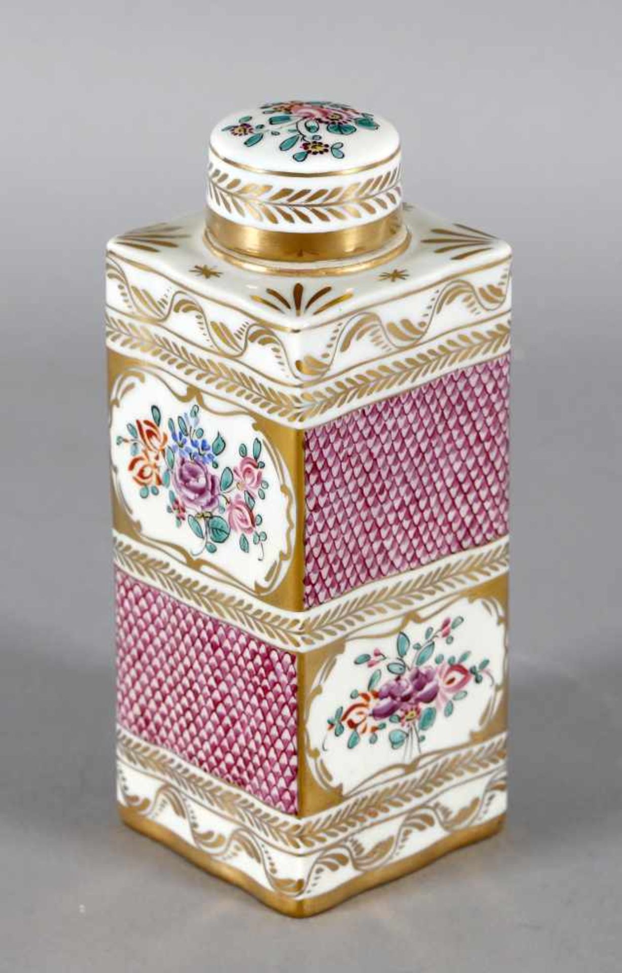 Teedose mit Deckel, Porzellan, Frankreich, um 1900viereckige Form, florales Dekor, in polychromer