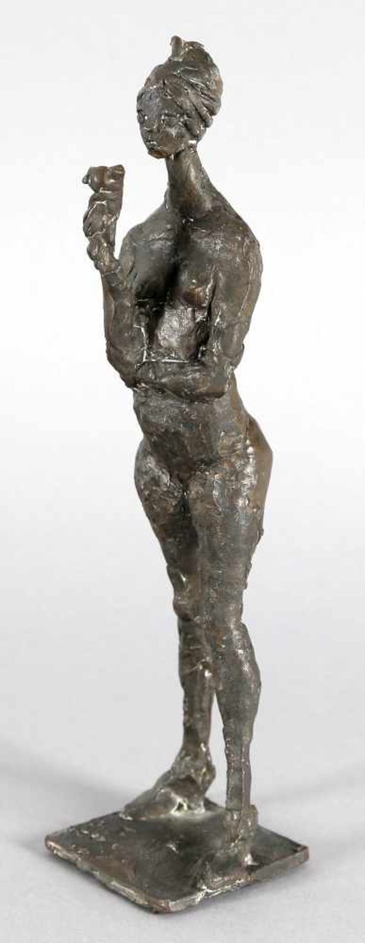 Hans Schröder (Saarbrücken 1930-2010 Saarbrücken)Akt einer stehenden Frau, Bronze, auf der