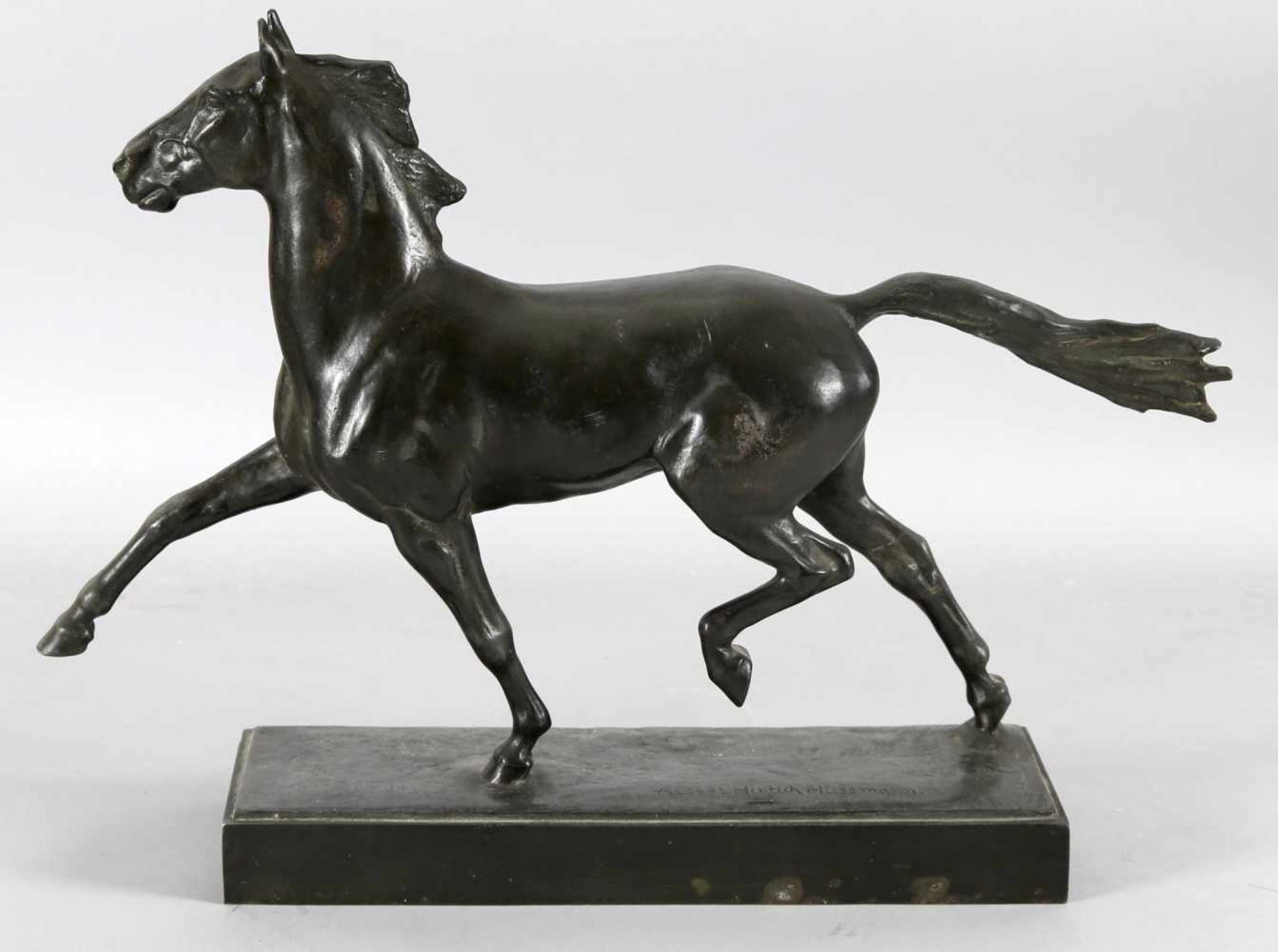 Albert Hinrich Hussmann (Cuxhaven 1874-1946)Bronzefigur ""Trabendes Pferd"", mit schöner grün-