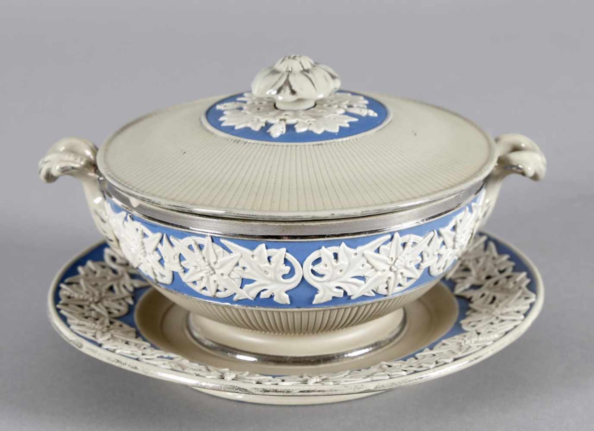 Deckelschüssel, Phanolith, Villeroy & Boch Mettlach, um 1860runde Form, feststehende Schale auf