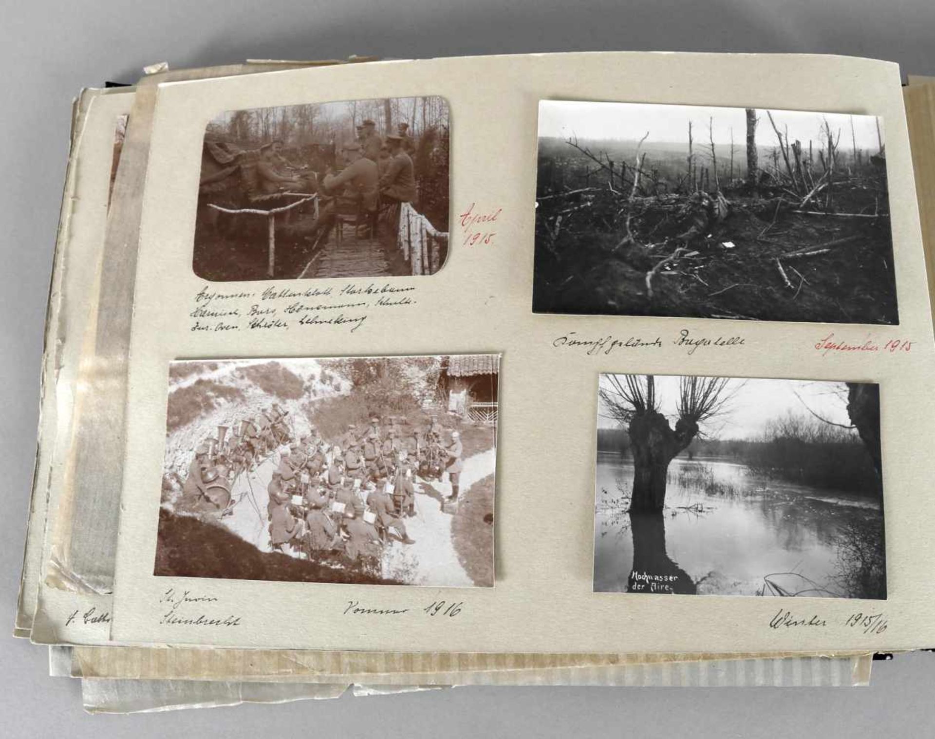 Fotoalbum 1. WK, 1915-1918O-Album im Querformat mit weit über 200 eingeklebten Bildern in s/w, - Image 2 of 4