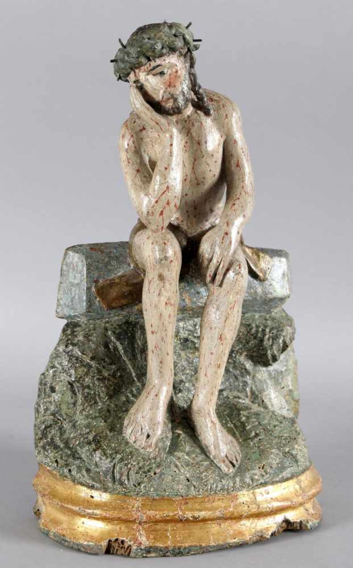 Jesus im Elend, Holz, geschnitzt, 2. H. 17. Jh., SüdtirolChristus in sitzender Position mit
